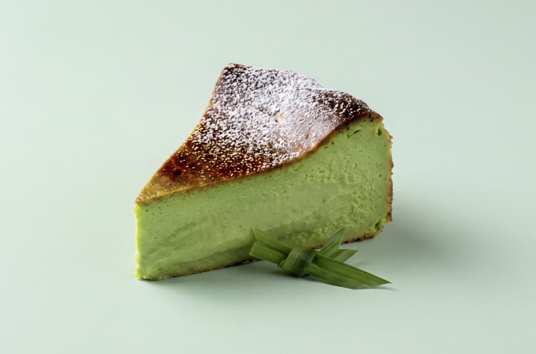 "HK Express X The Artilicious Cakery" Pandan Basque Cheesecake